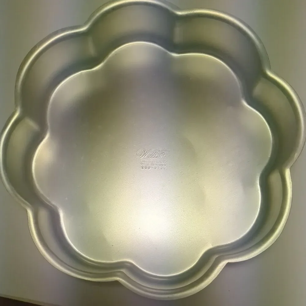 Vintage Wilton Cake Pans 3pc Tiered Set Scalloped Flower Cake Pans 502-2138